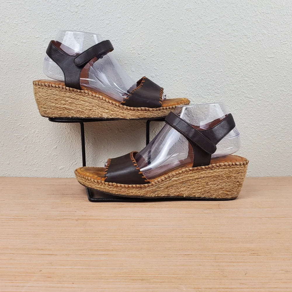 Nurture Wedge Sandals Size 10